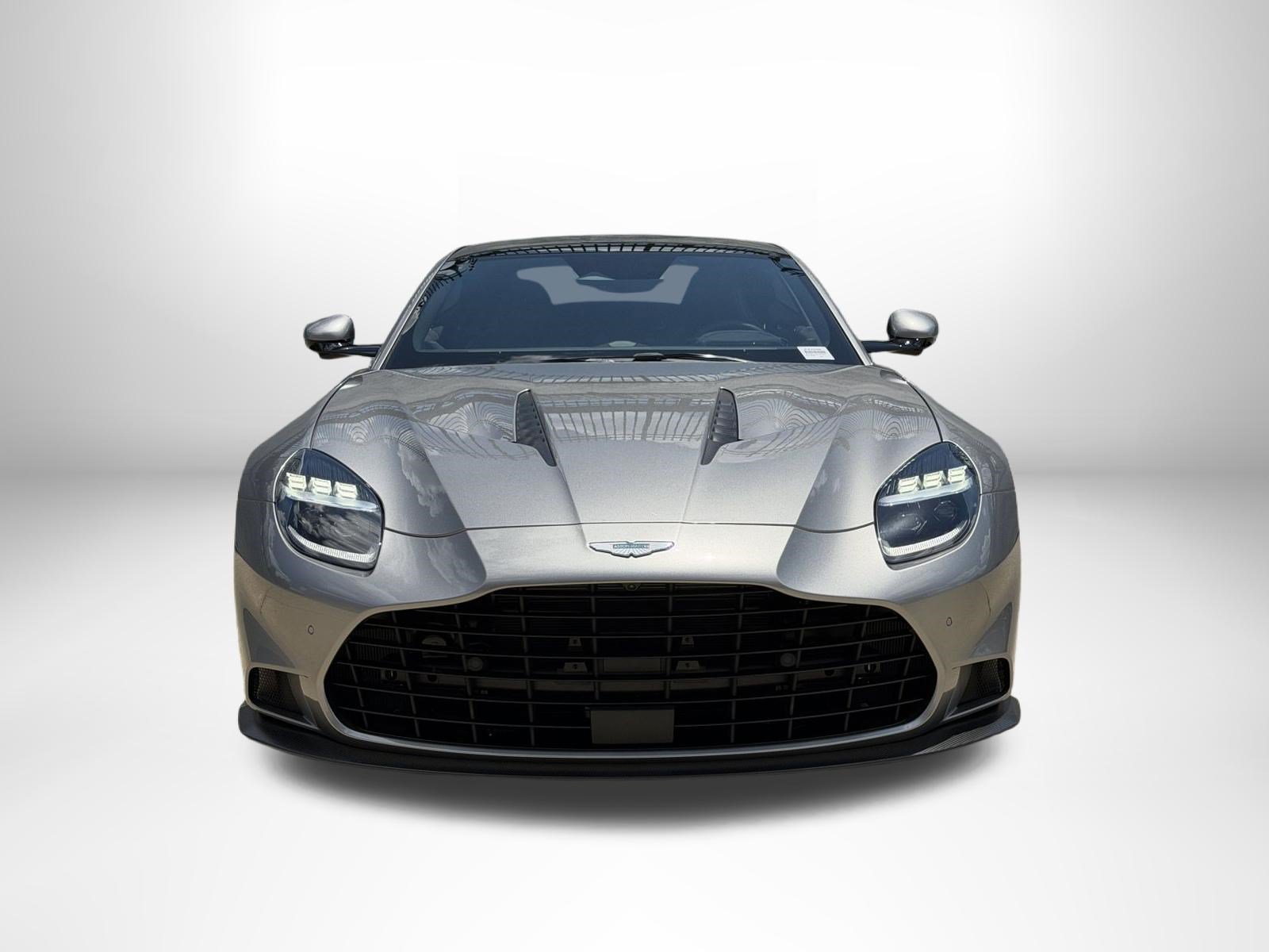 Used 2025 Aston Martin Vanquish RWD image 7