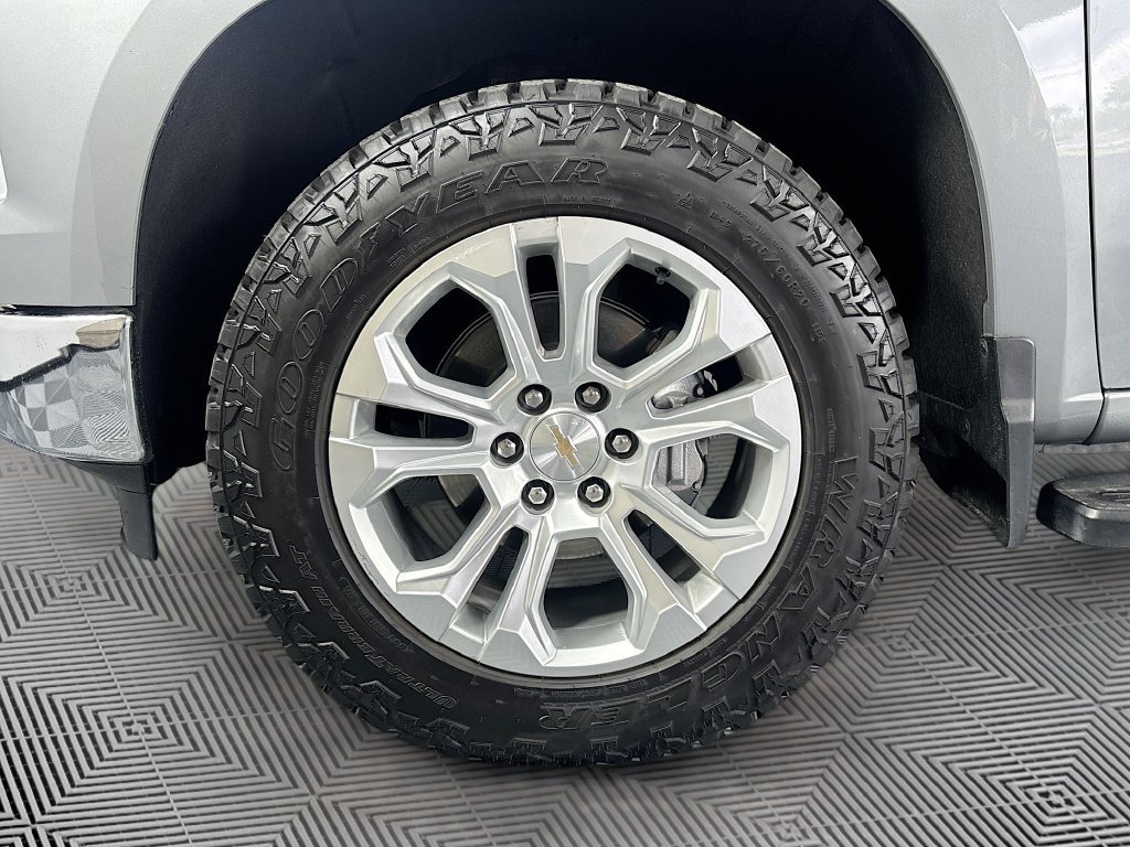 Used 2024 Chevrolet Silverado 1500 LTZ AWD/4WD image 32