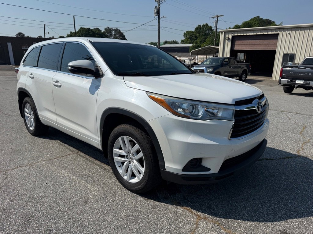 Used 2015 Toyota Highlander LE FWD image 3