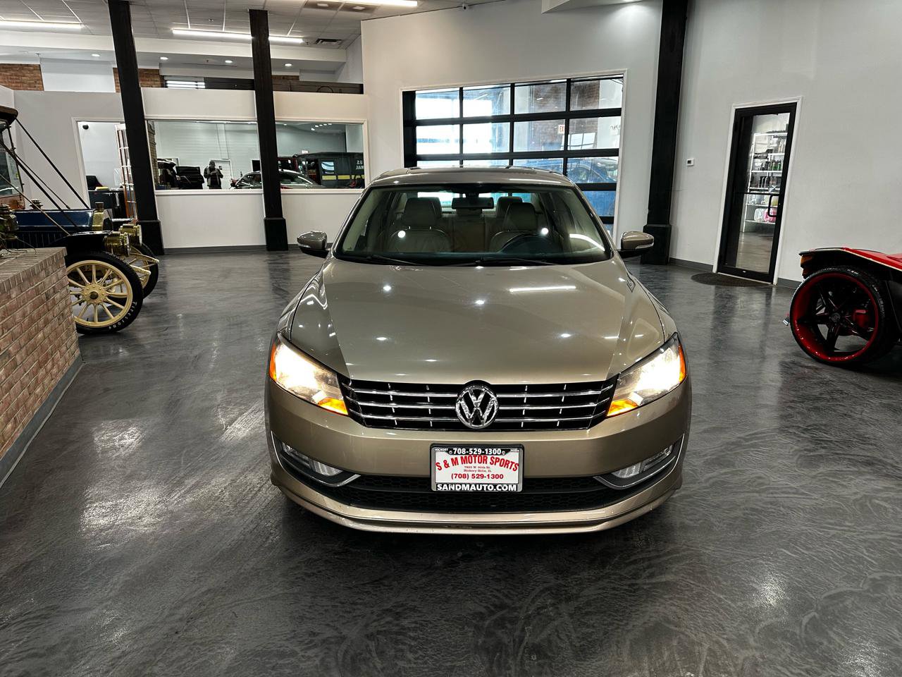 Used 2015 Volkswagen Passat 3.6 SEL Premium FWD image 2