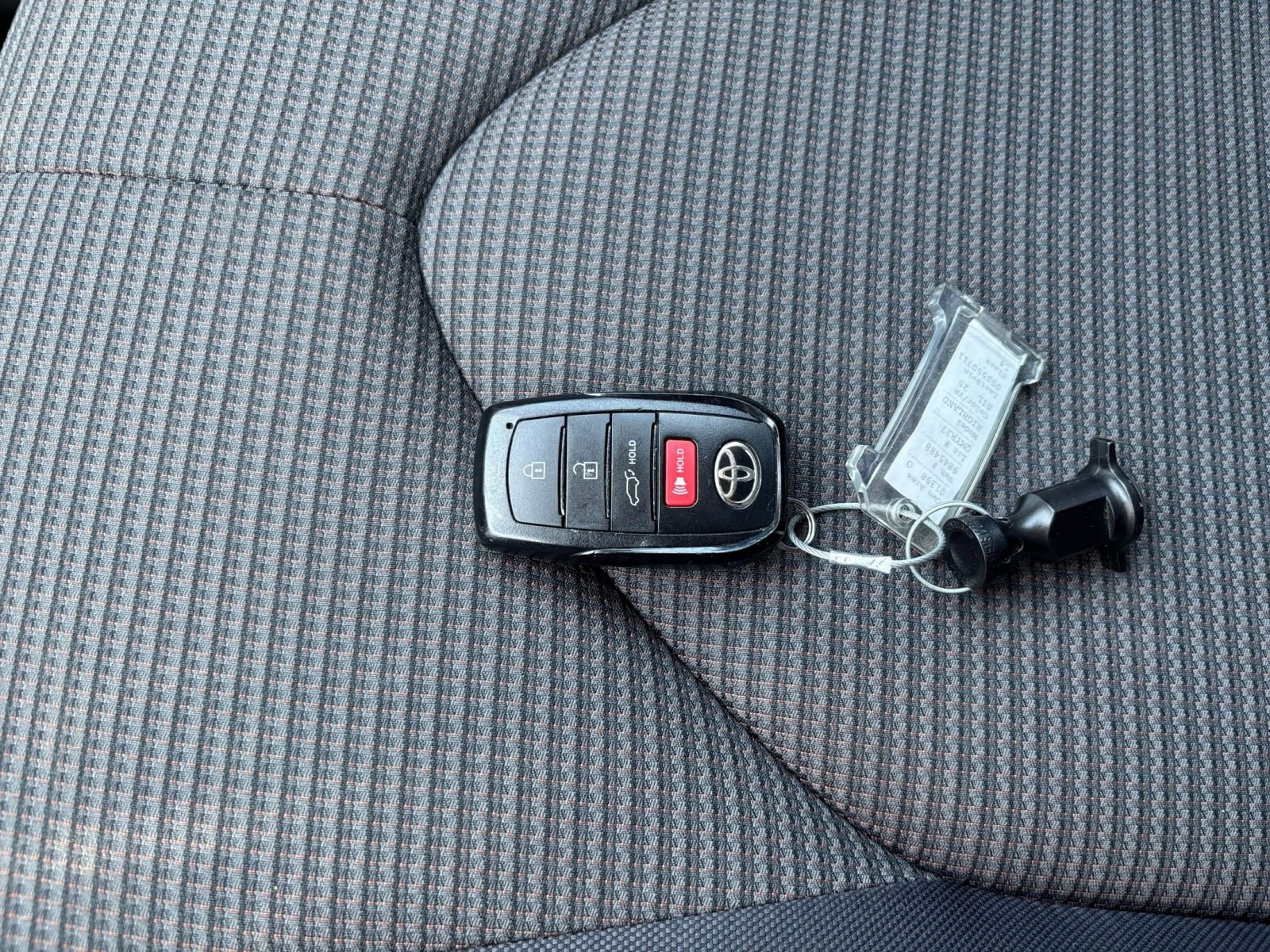 Used 2025 Toyota Highlander LE FWD image 20