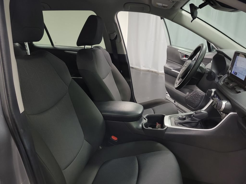 Used 2025 Toyota RAV4 XLE AWD/4WD image 33