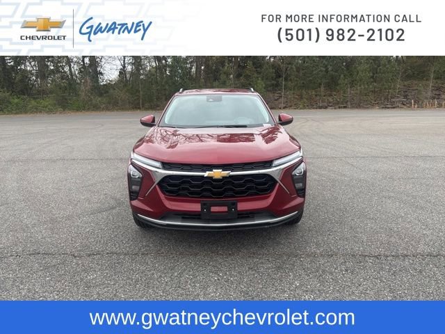 Used 2025 Chevrolet Trax LT image 2