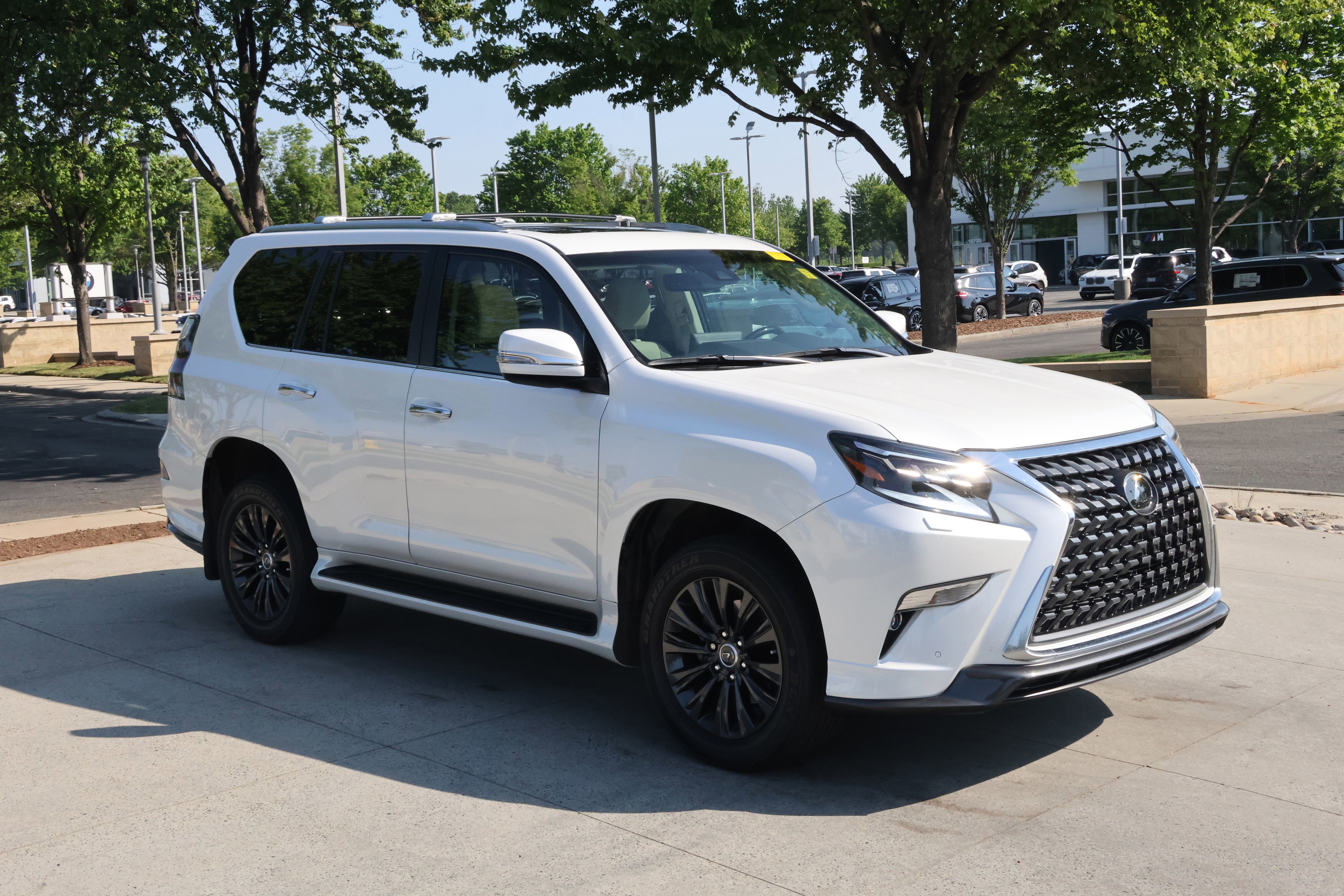 Used 2023 Lexus GX 460 Premium w/ Accessory Package AWD/4WD image 2