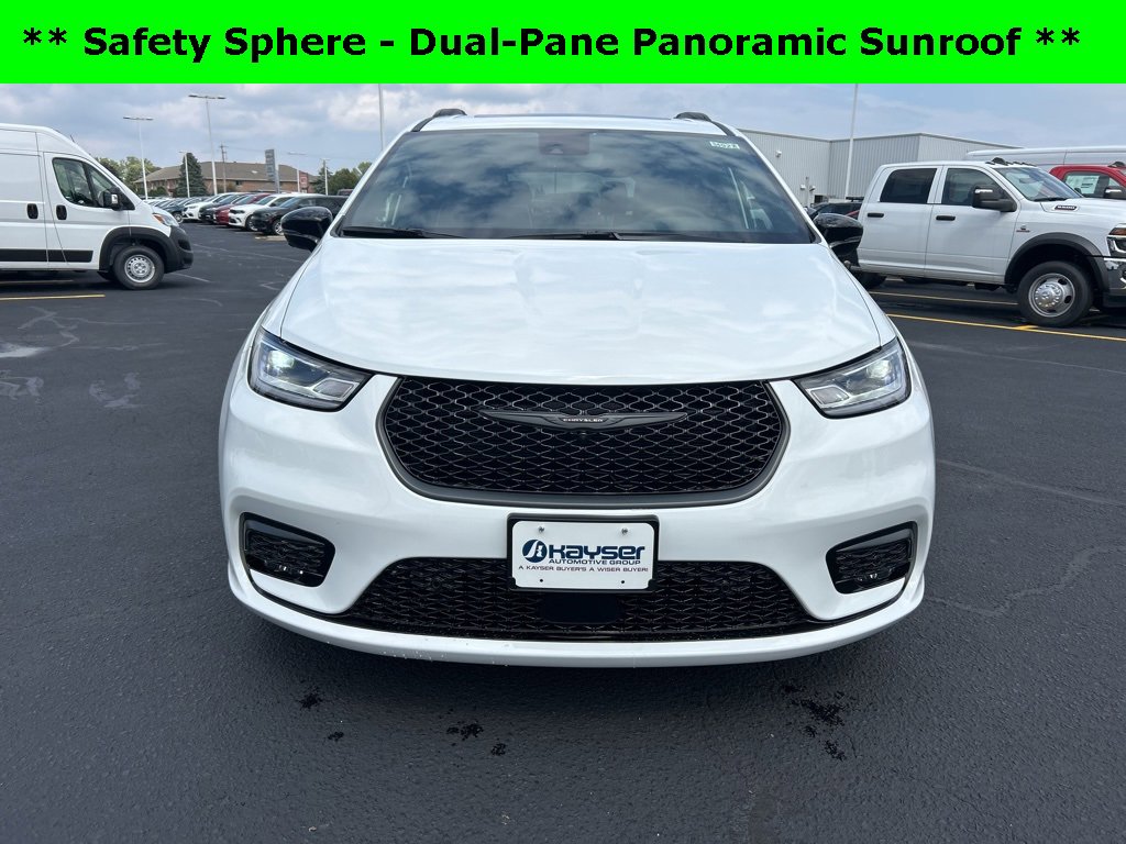 New 2026 Chrysler Pacifica Limited w/ S Appearance Package image 2