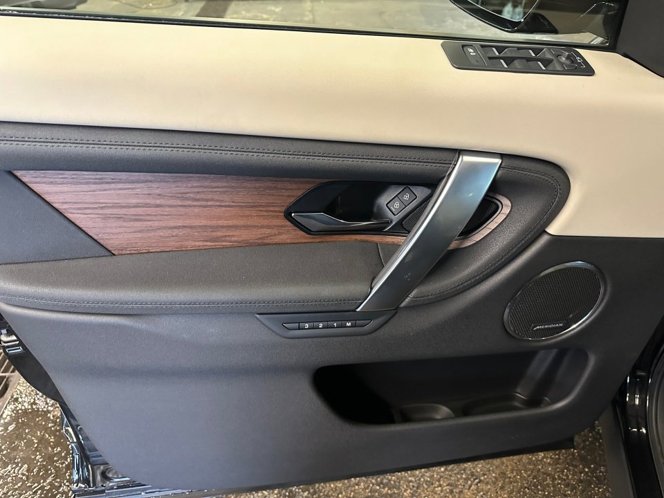 Used 2024 Land Rover Discovery Sport S image 36