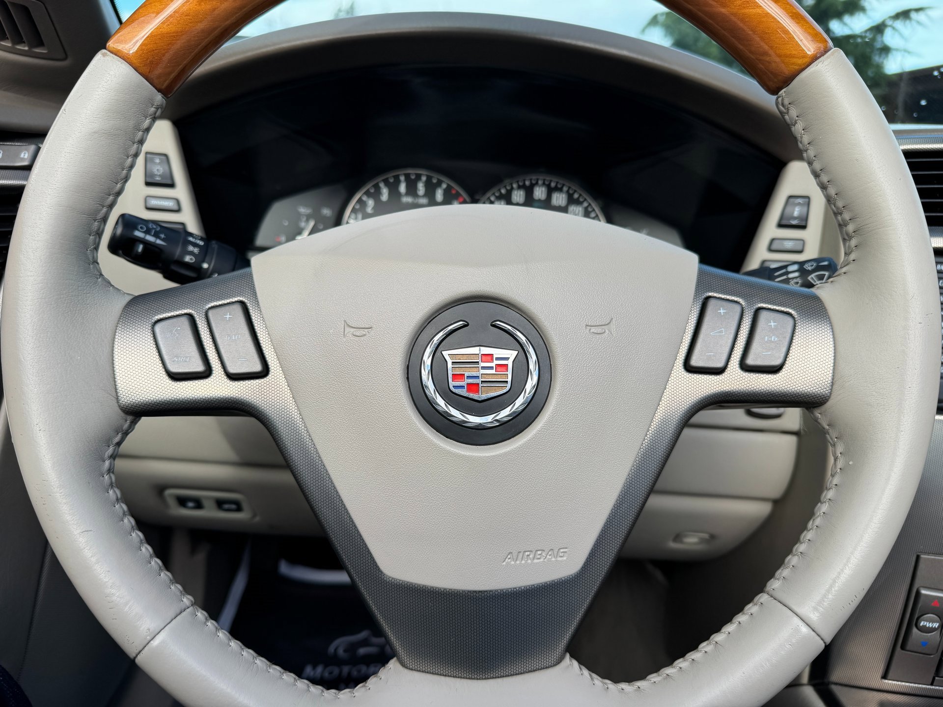 Used 2005 Cadillac XLR image 38