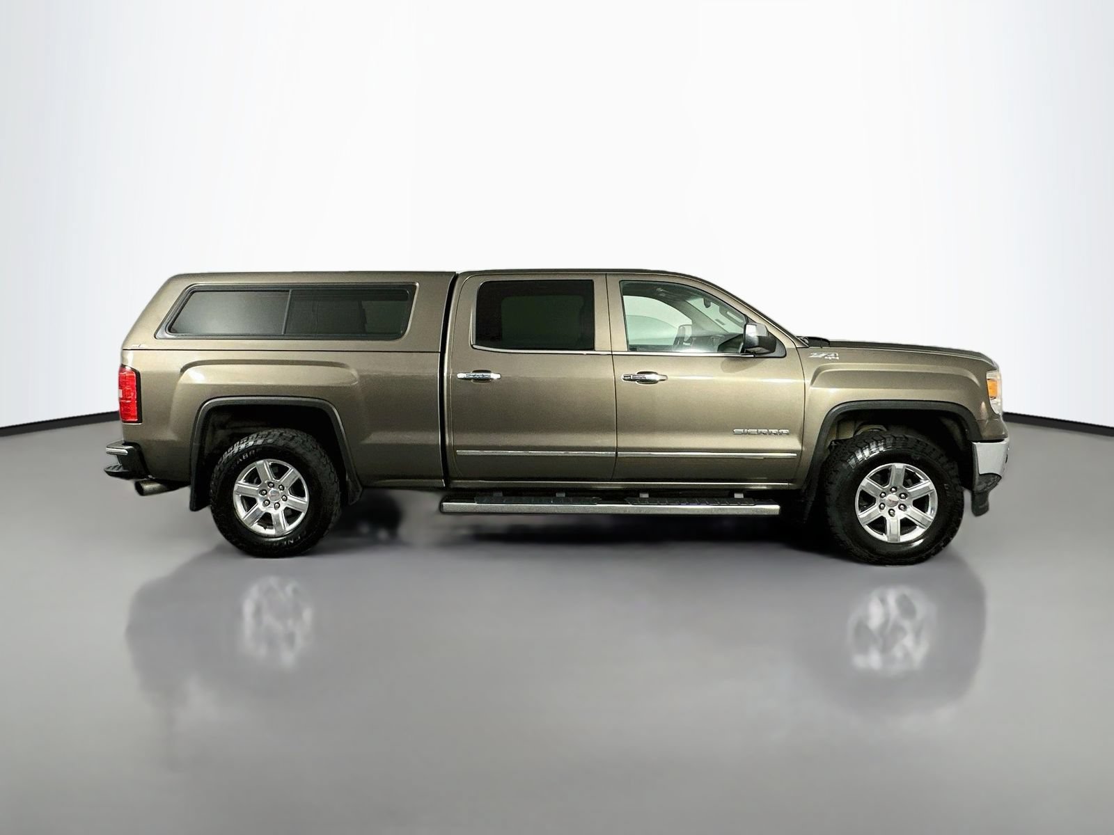 Used 2015 GMC Sierra 1500 SLT w/ SLT Preferred Package AWD/4WD image 9