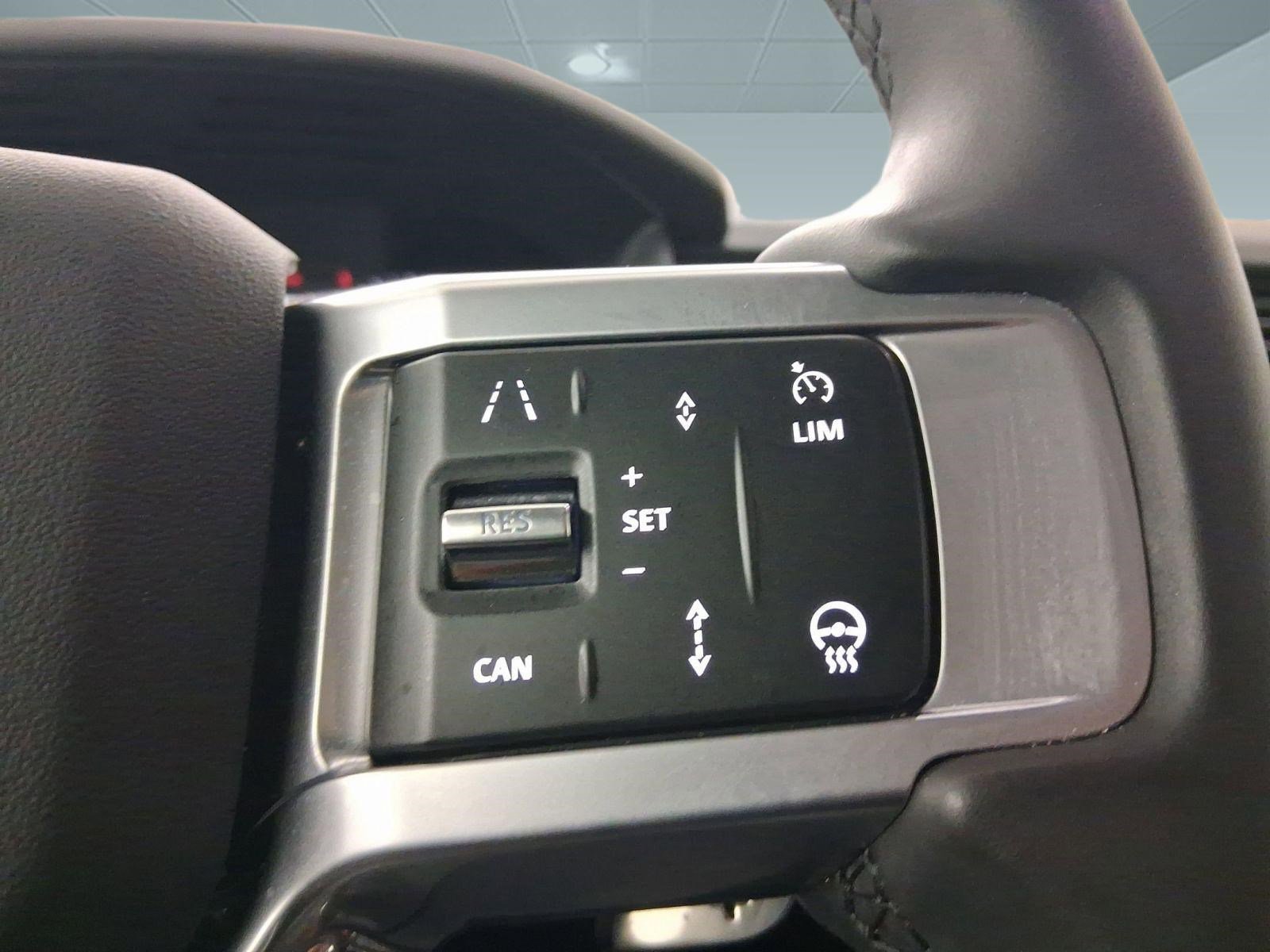 Used 2025 Land Rover Discovery Dynamic SE image 16