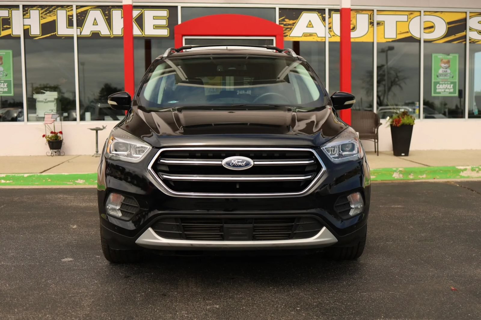 Used 2018 Ford Escape Titanium w/ Ford Safe & Smart Package FWD image 2
