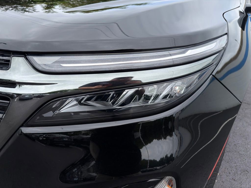 Used 2023 Chevrolet Equinox RS FWD image 9