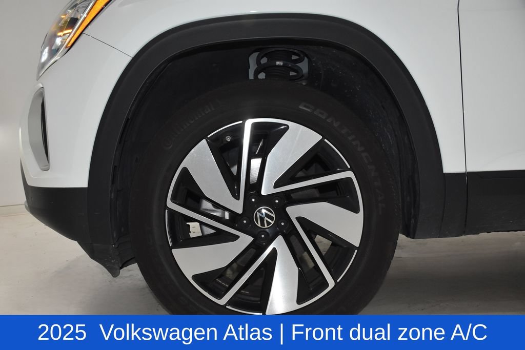 Used 2025 Volkswagen Atlas SE FWD image 6