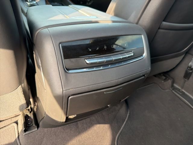 Used 2023 Cadillac Escalade Premium Luxury image 30