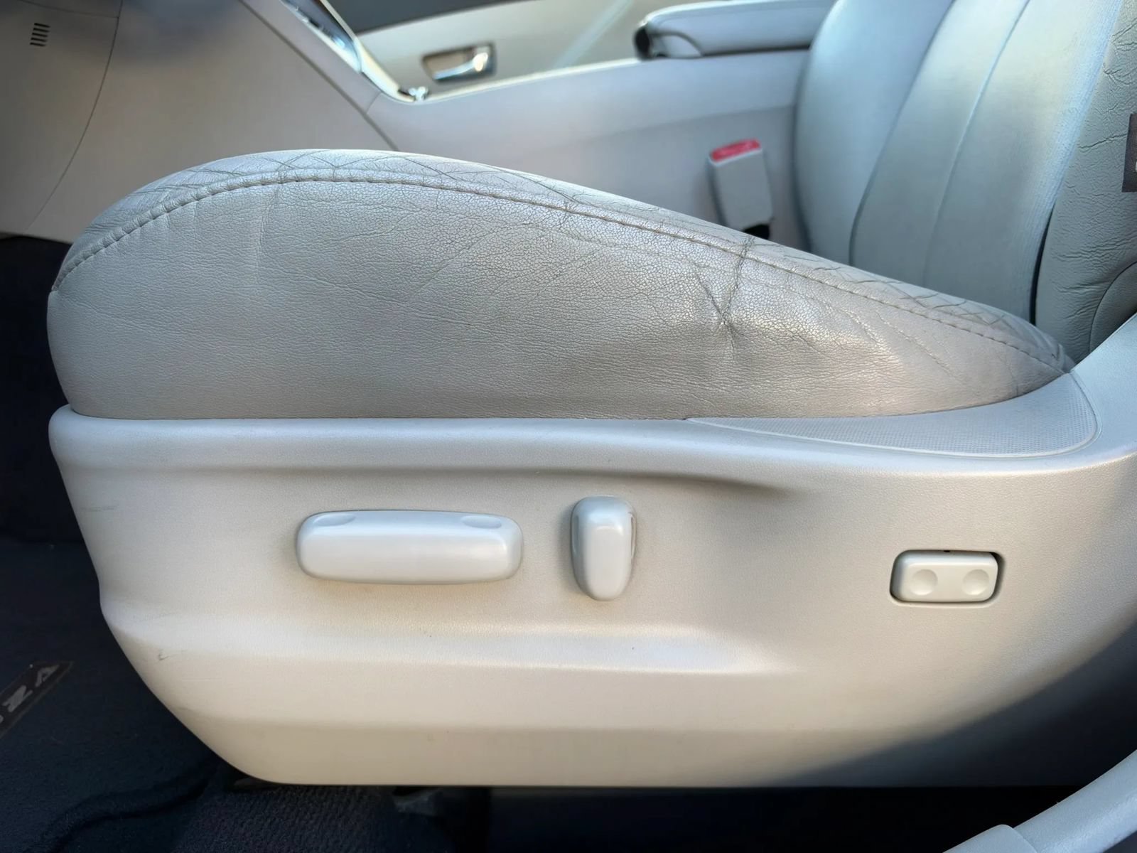 Used 2010 Toyota Venza w/ Leather Pkg FWD image 26