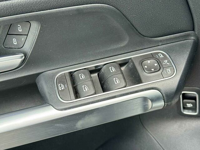 Used 2022 Mercedes-Benz EQB 300 4MATIC w/ Exclusive Package image 13