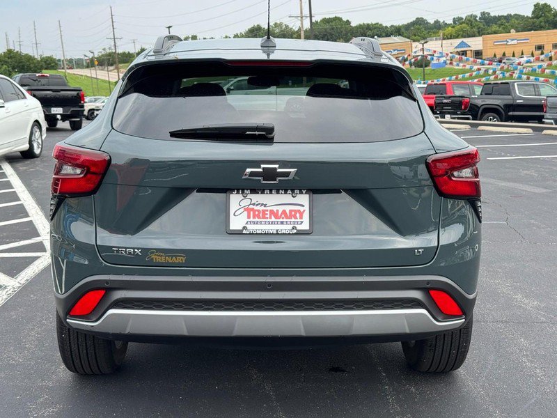 Used 2025 Chevrolet Trax LT w/ Driver Confidence Package FWD image 4