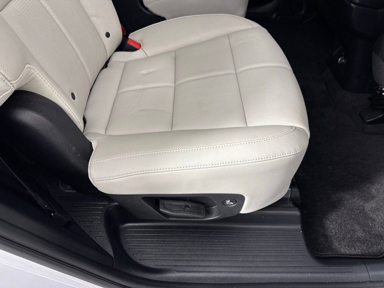 Used 2024 Kia Telluride EX w/ EX Captain's Chair Package image 29