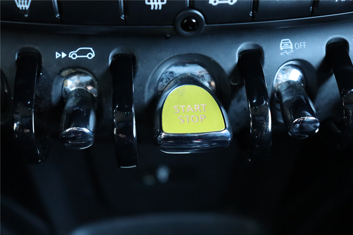 Used 2024 MINI Cooper SE FWD image 35