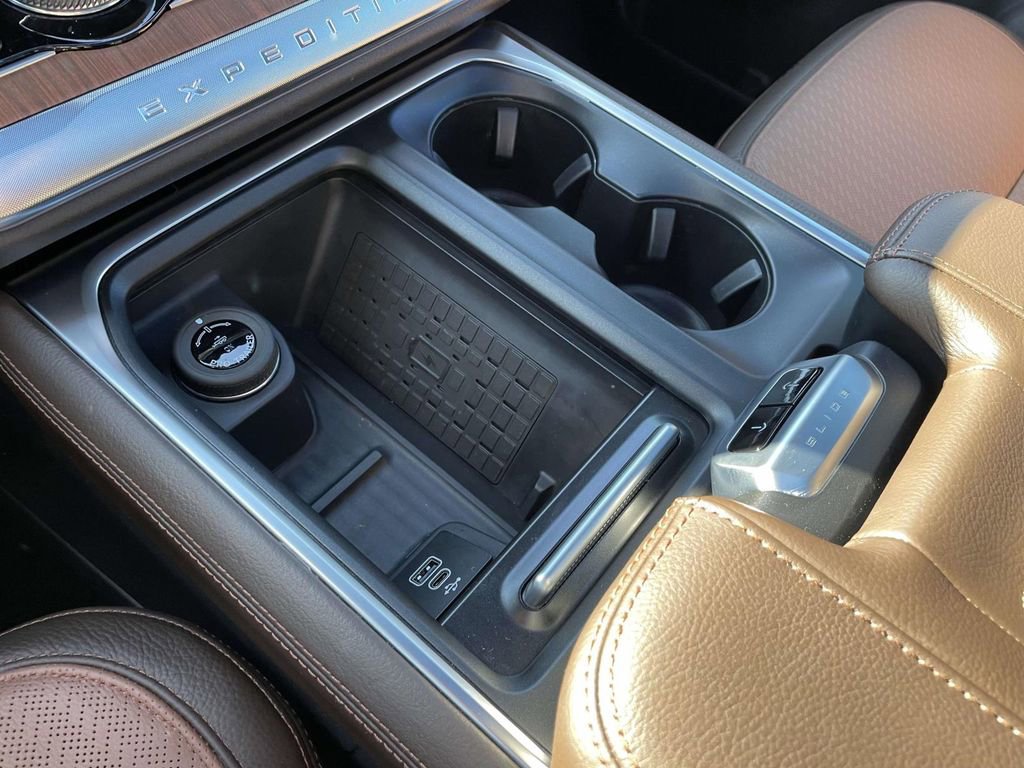 Used 2025 Ford Expedition Max King Ranch image 24