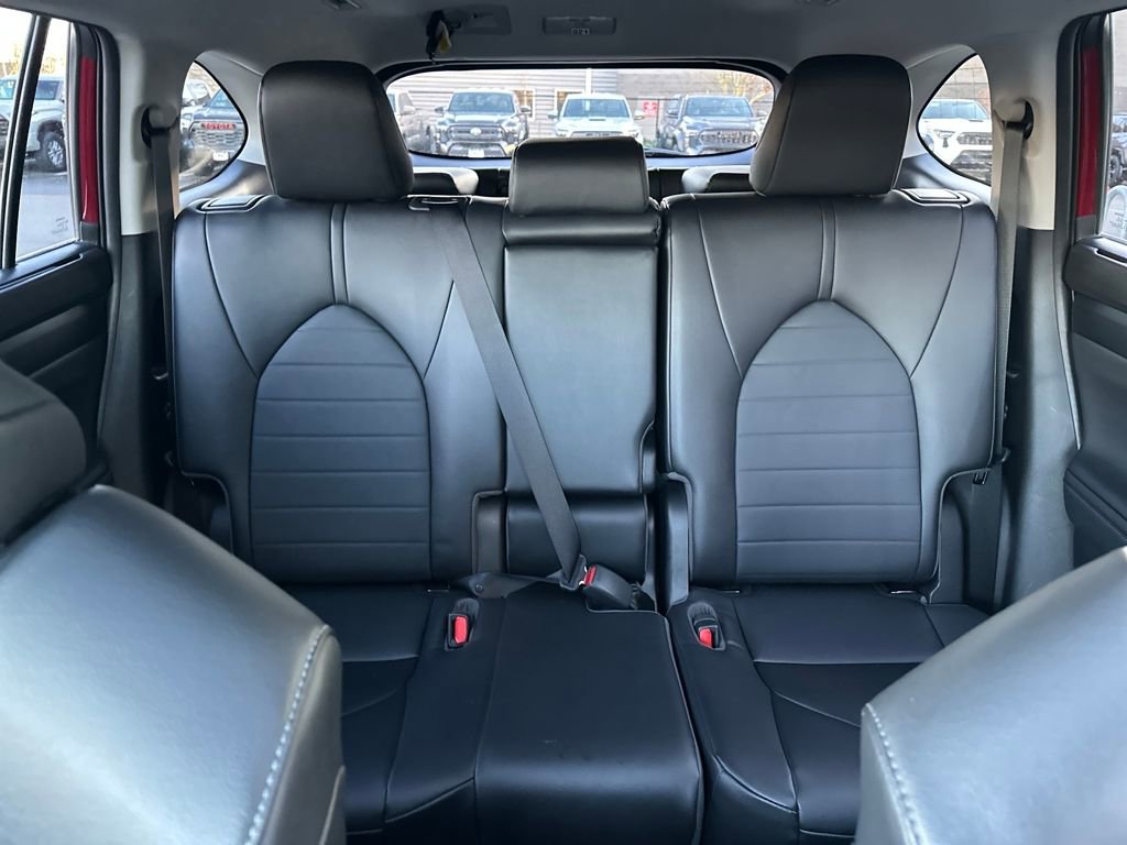 Used 2023 Toyota Highlander XLE image 27