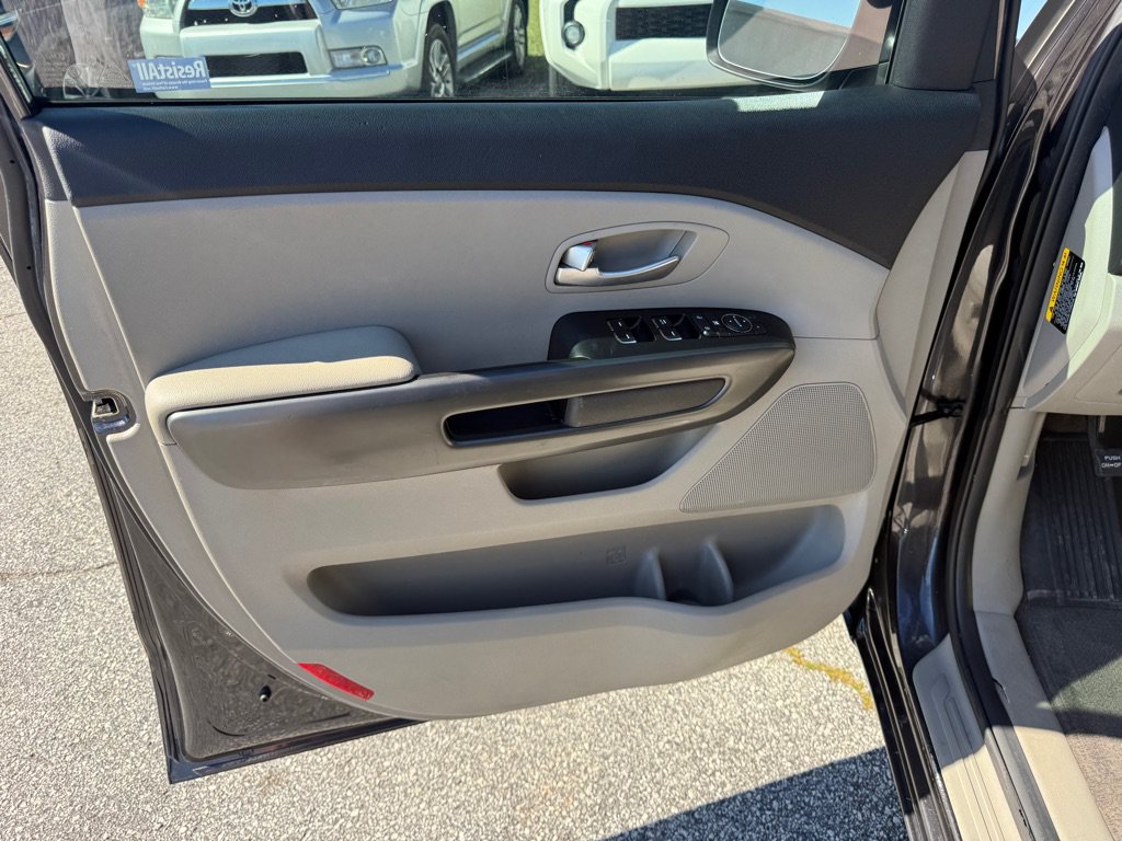 Used 2021 Kia Sedona LX FWD image 12