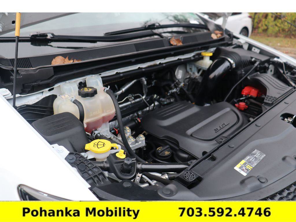 Used 2020 Chrysler Voyager L image 37