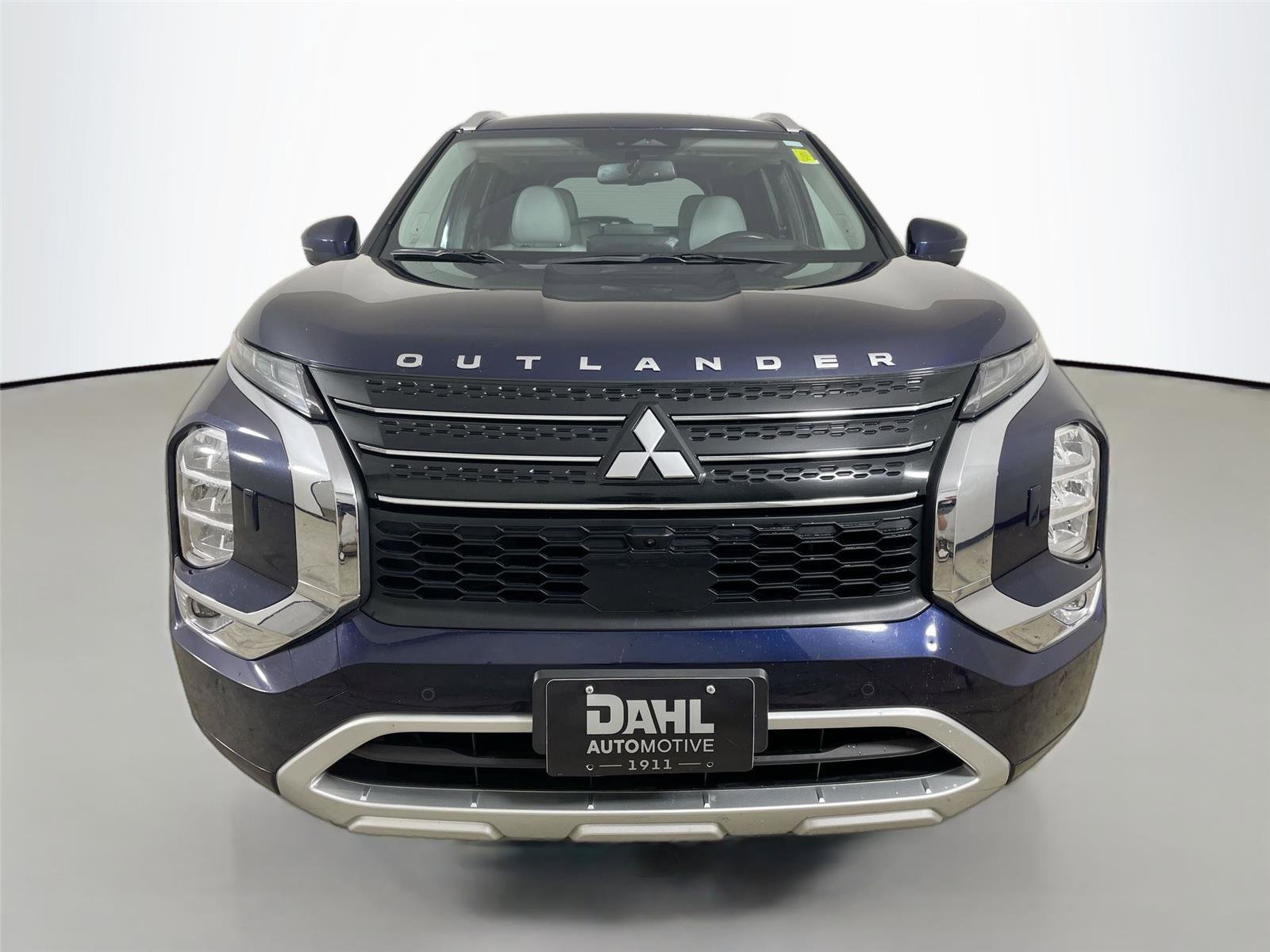 Used 2024 Mitsubishi Outlander SEL image 2