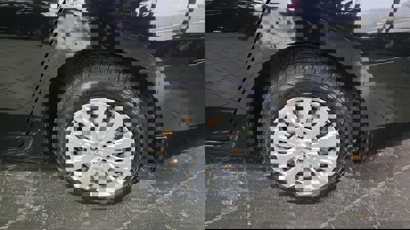 Used 2015 Nissan Sentra S image 26