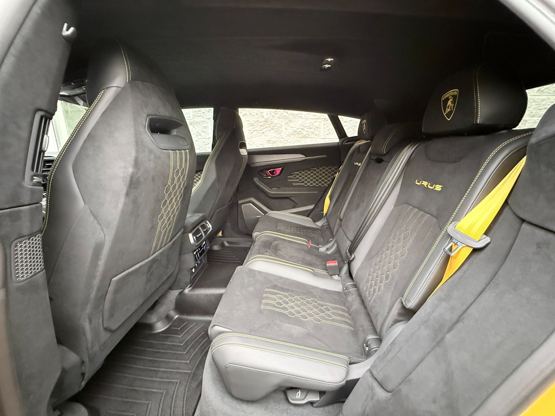 Used 2023 Lamborghini Urus Performante AWD/4WD image 30