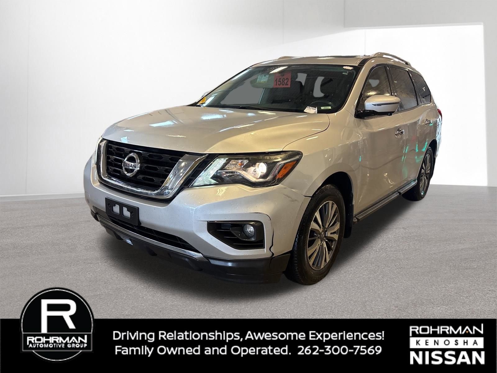 Used 2017 Nissan Pathfinder SL w/ SL Premium Package FWD image 1
