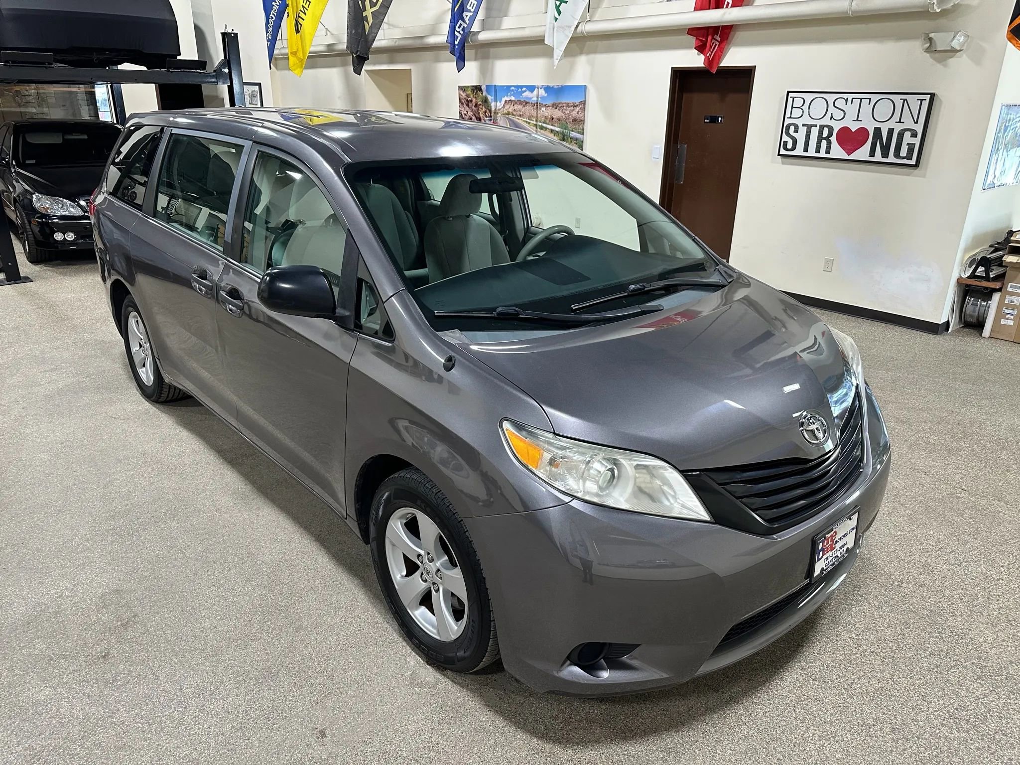 Used 2012 Toyota Sienna image 6