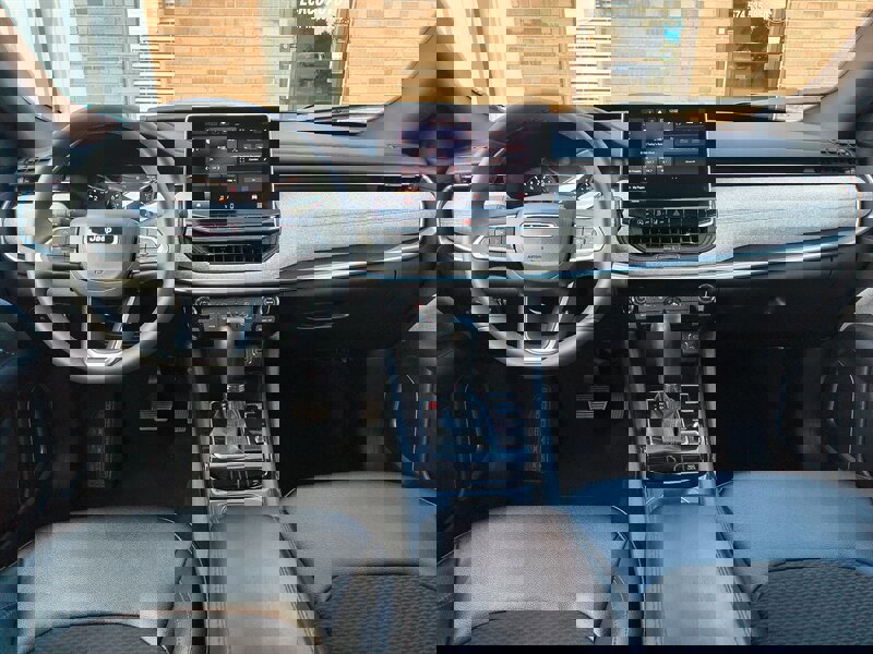 Used 2024 Jeep Compass Latitude image 14