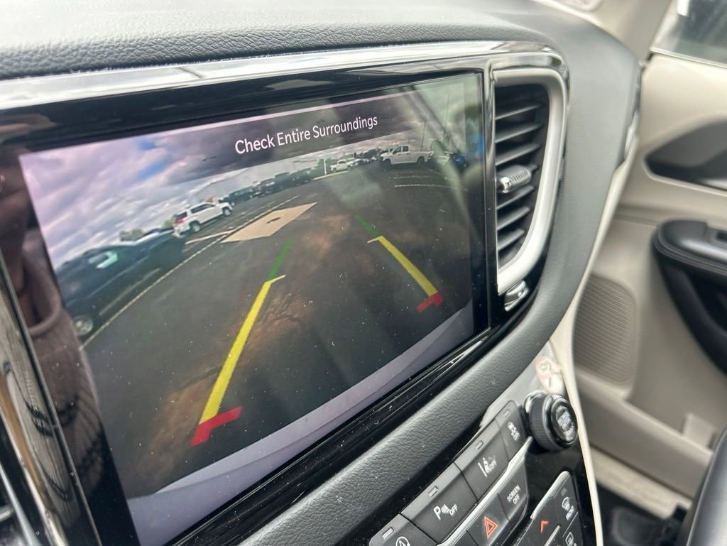 Certified 2023 Chrysler Pacifica Touring-L FWD image 17