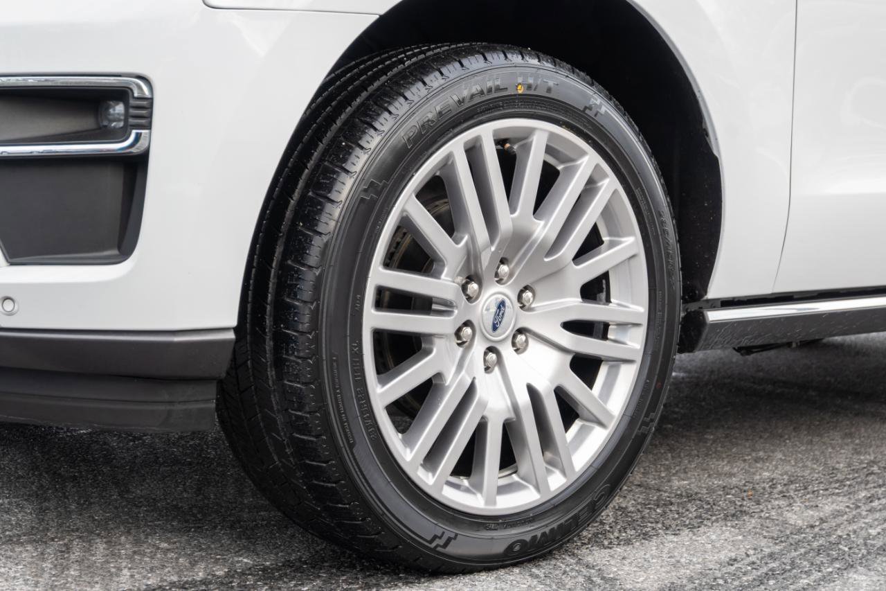 Used 2024 Ford Expedition Limited image 13