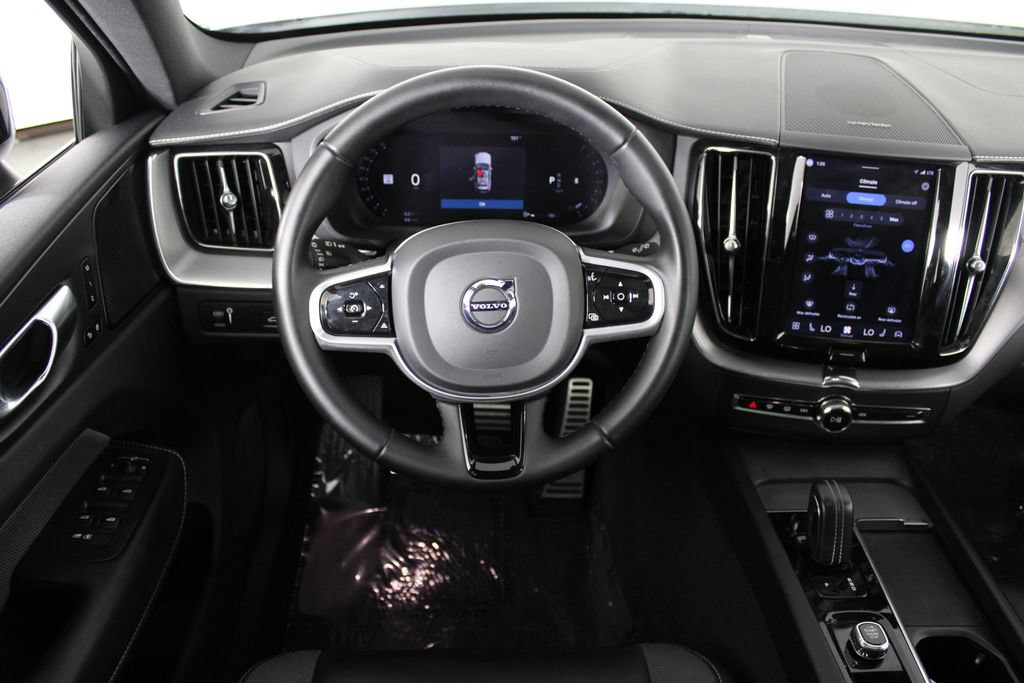 Used 2022 Volvo XC60 B5 R-Design w/ Protection Package Premier FWD image 6