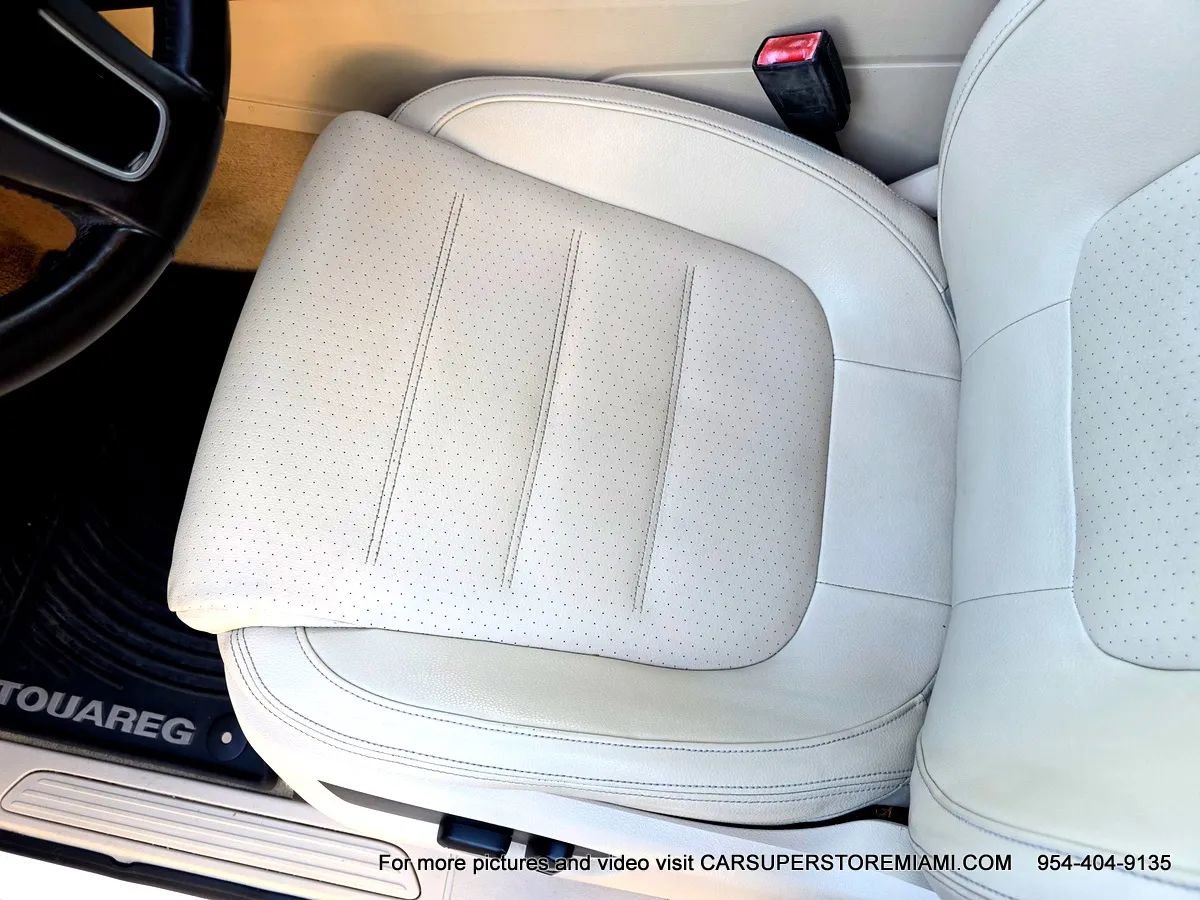 Used 2011 Volkswagen Touareg Sport image 33