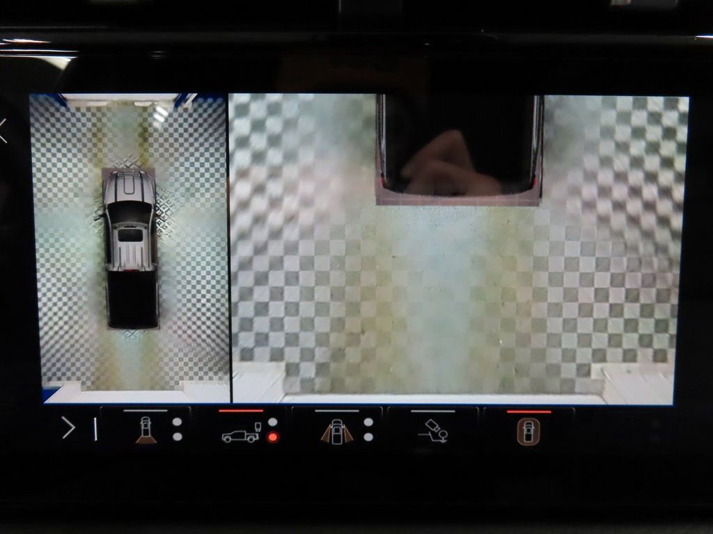 Used 2024 GMC Sierra 3500 Denali w/ Denali Reserve Package image 19