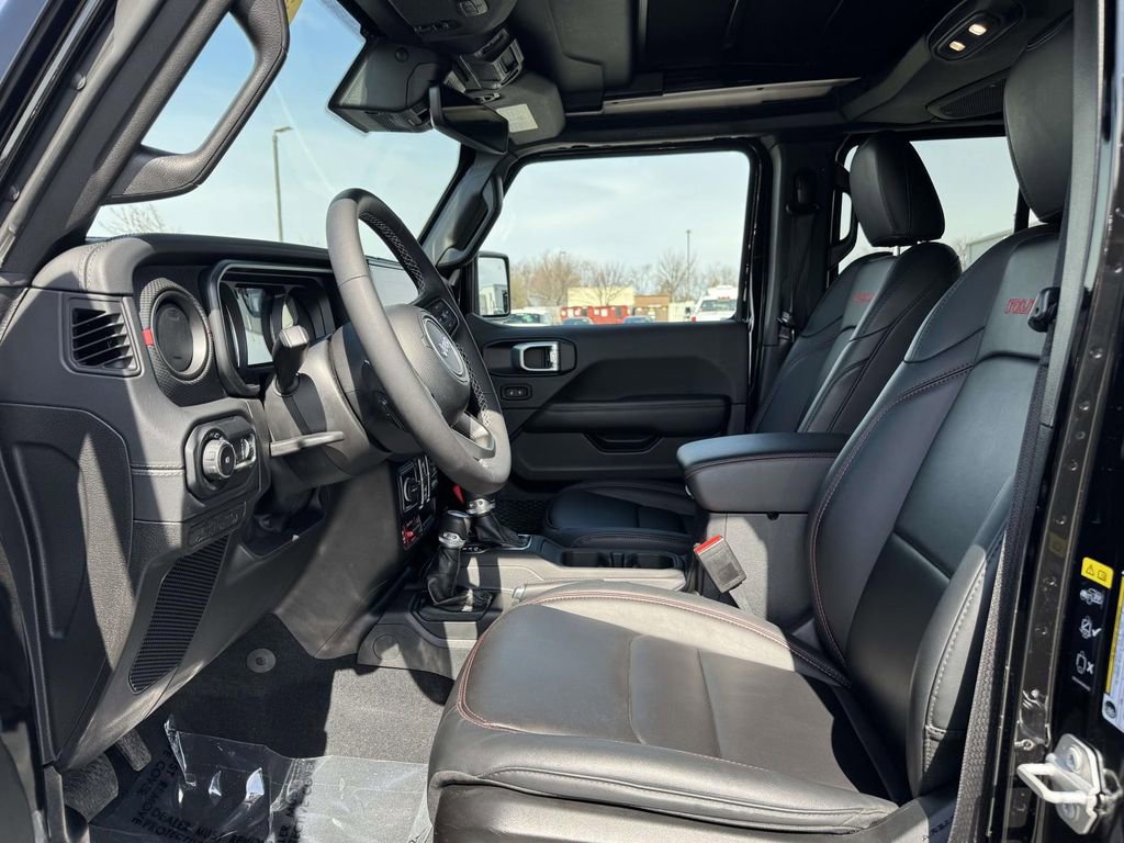 Used 2025 Jeep Wrangler Unlimited Rubicon AWD/4WD image 13