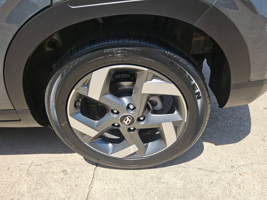 Used 2025 Hyundai Venue SEL FWD image 26