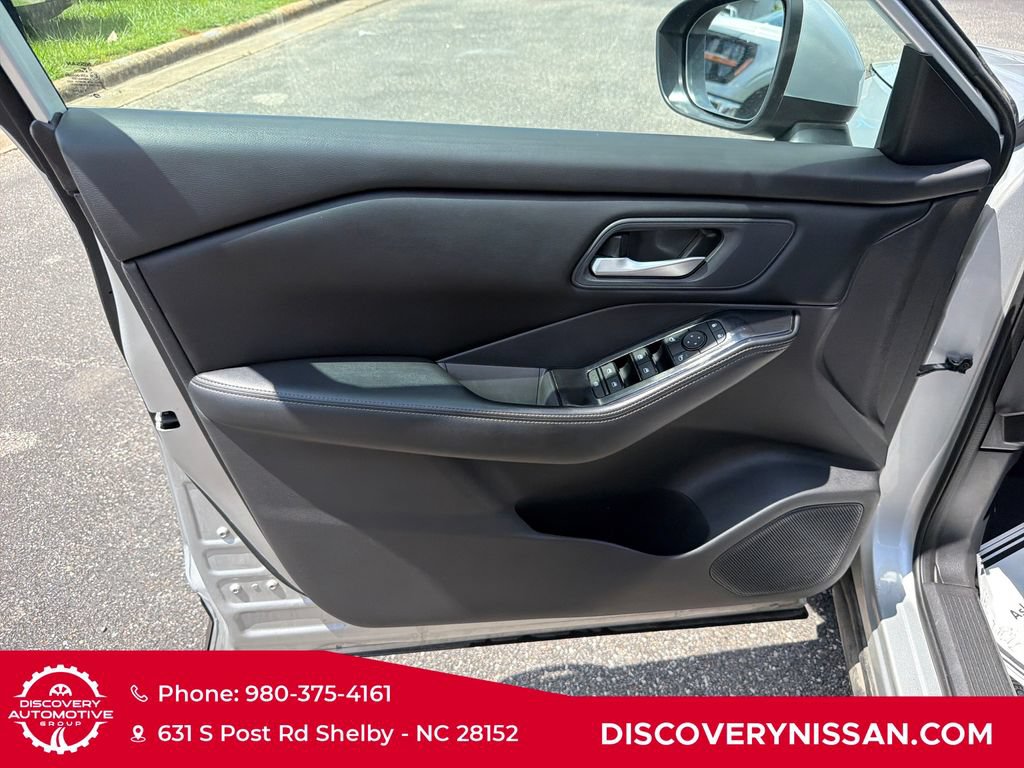 Certified 2025 Nissan Rogue SV AWD/4WD image 10