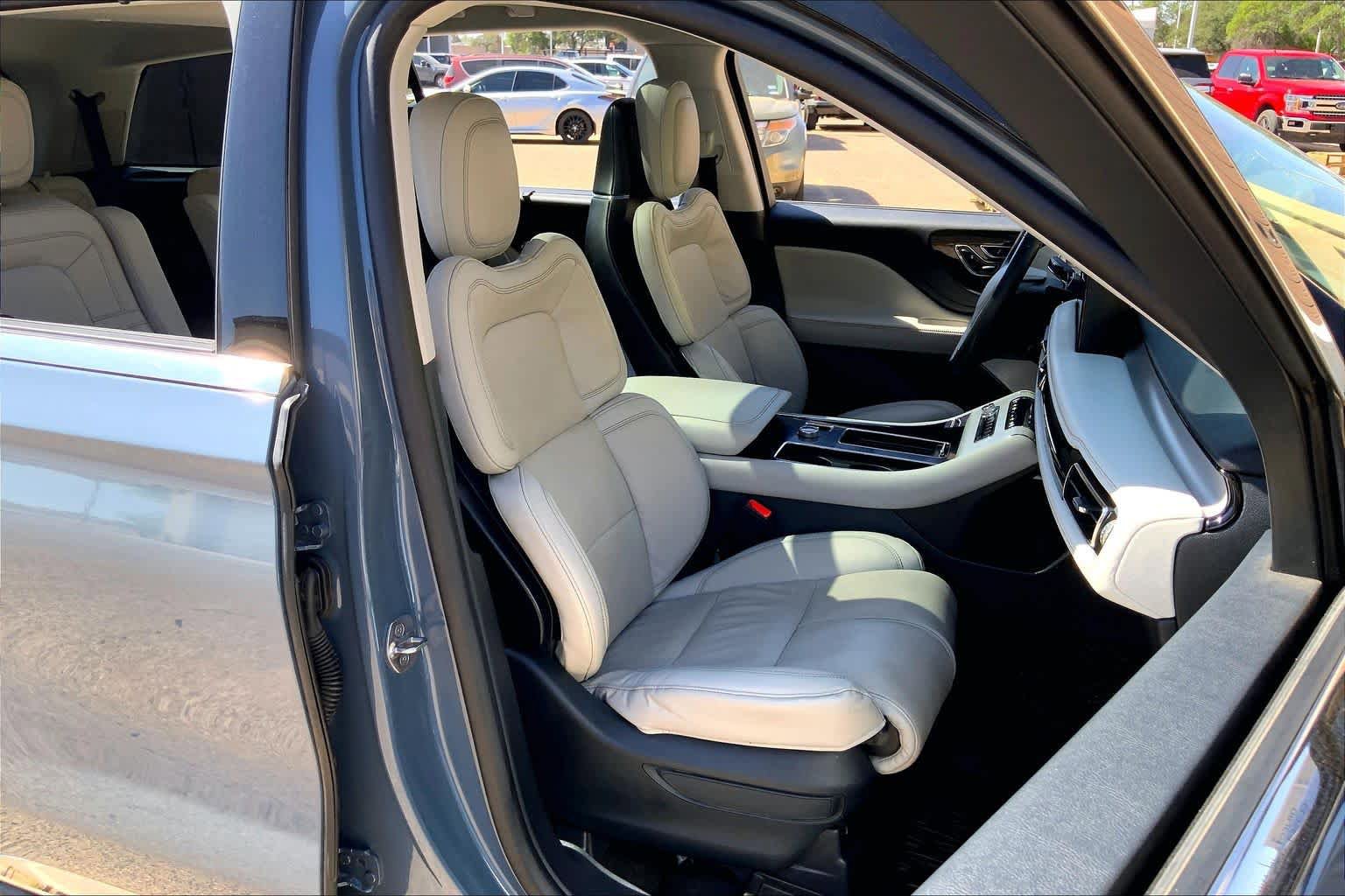 Certified 2025 Lincoln Aviator Reserve w/ Luxury Package RWD image 9