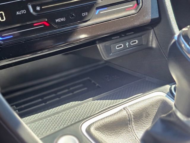 Used 2025 Volkswagen Jetta SE image 32