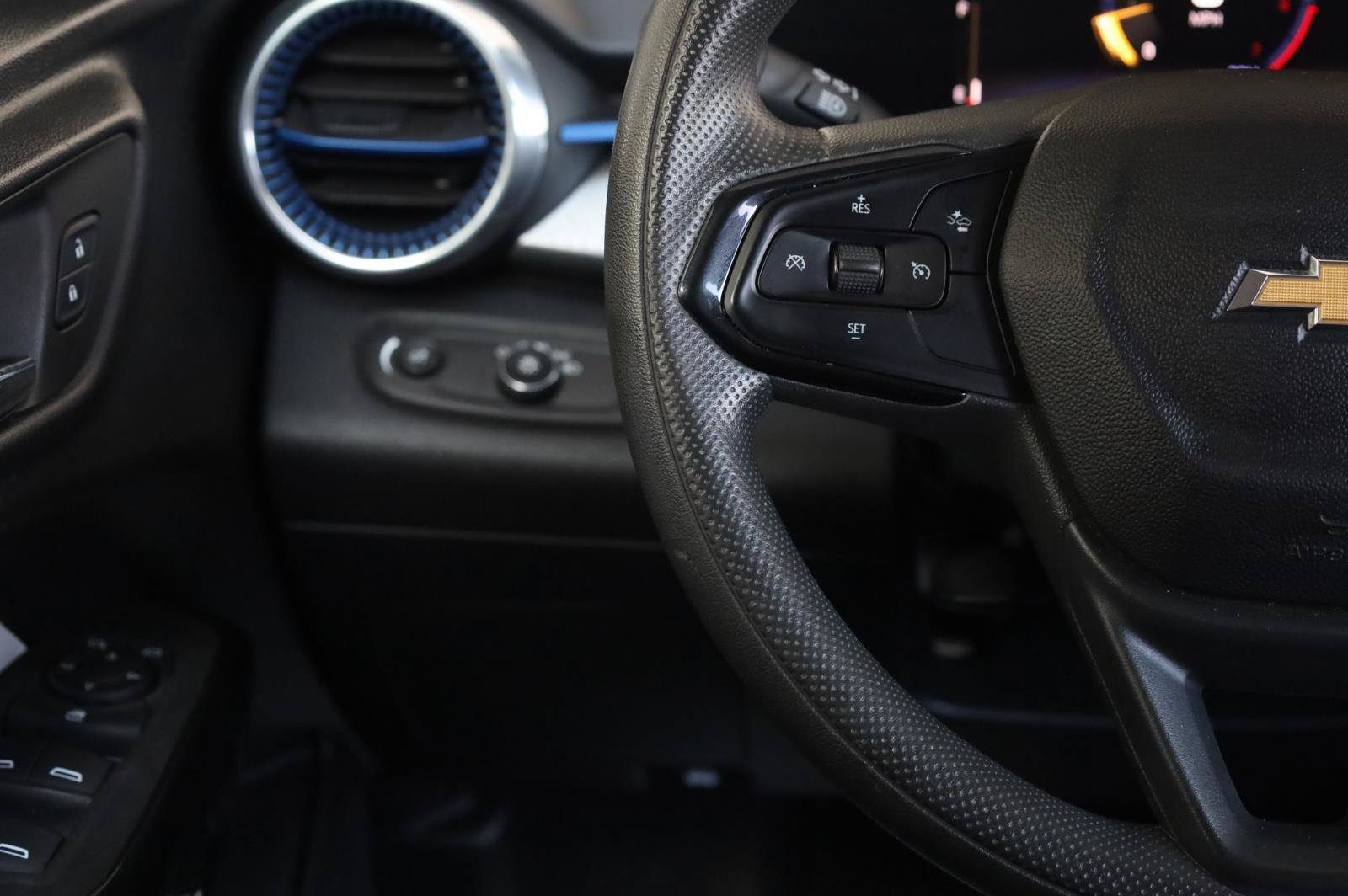 Used 2024 Chevrolet Trax LT FWD image 31