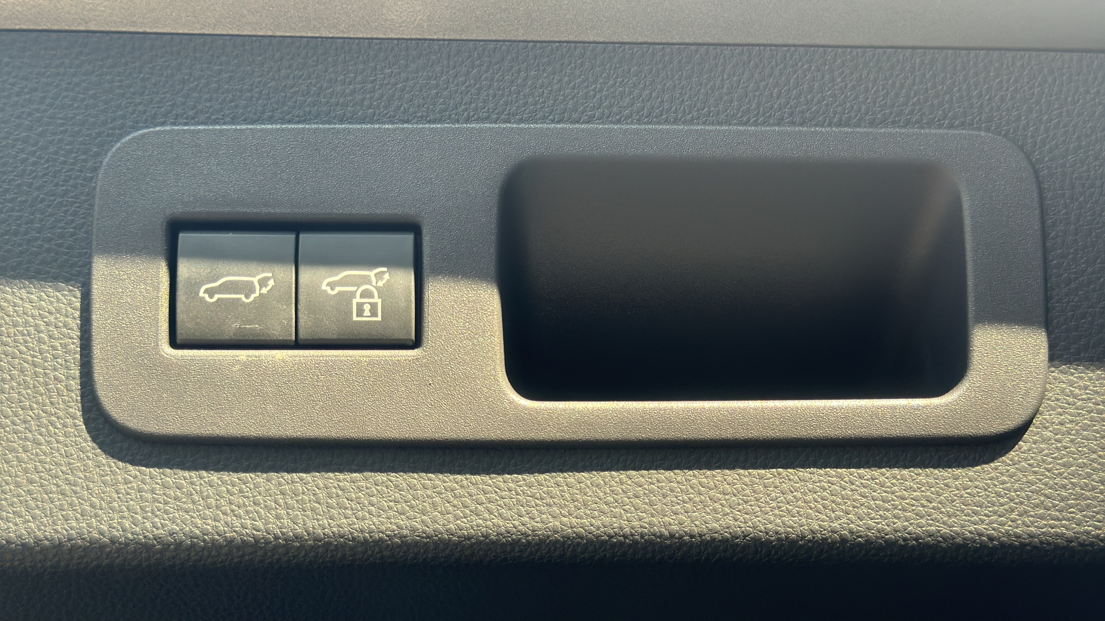 Used 2024 Lexus LX 600 4WD w/ Luxury Package image 30