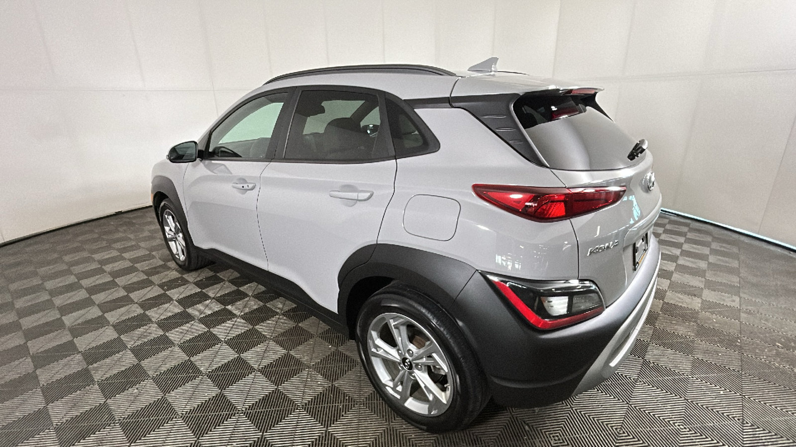 Used 2023 Hyundai Kona SEL FWD image 5
