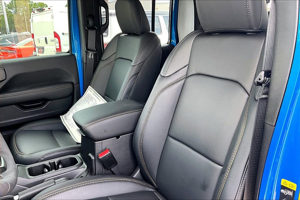 New 2025 Jeep Gladiator High Tide image 8