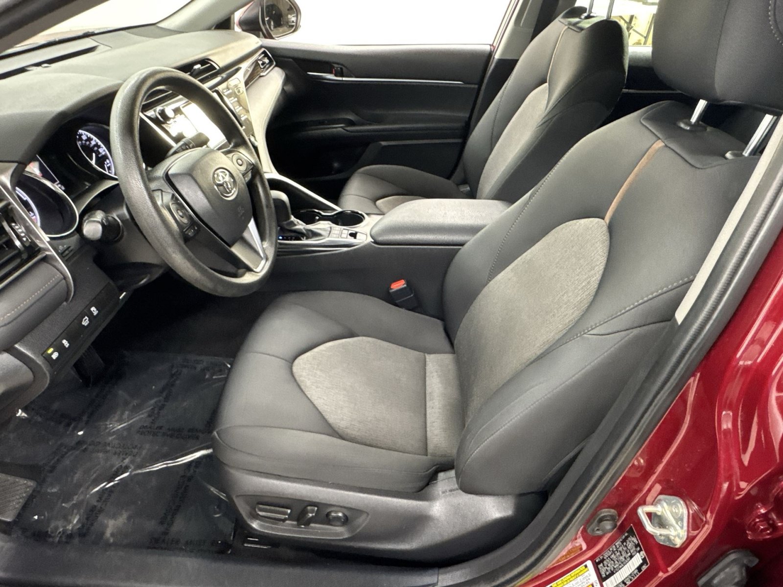 Used 2020 Toyota Camry LE FWD image 7