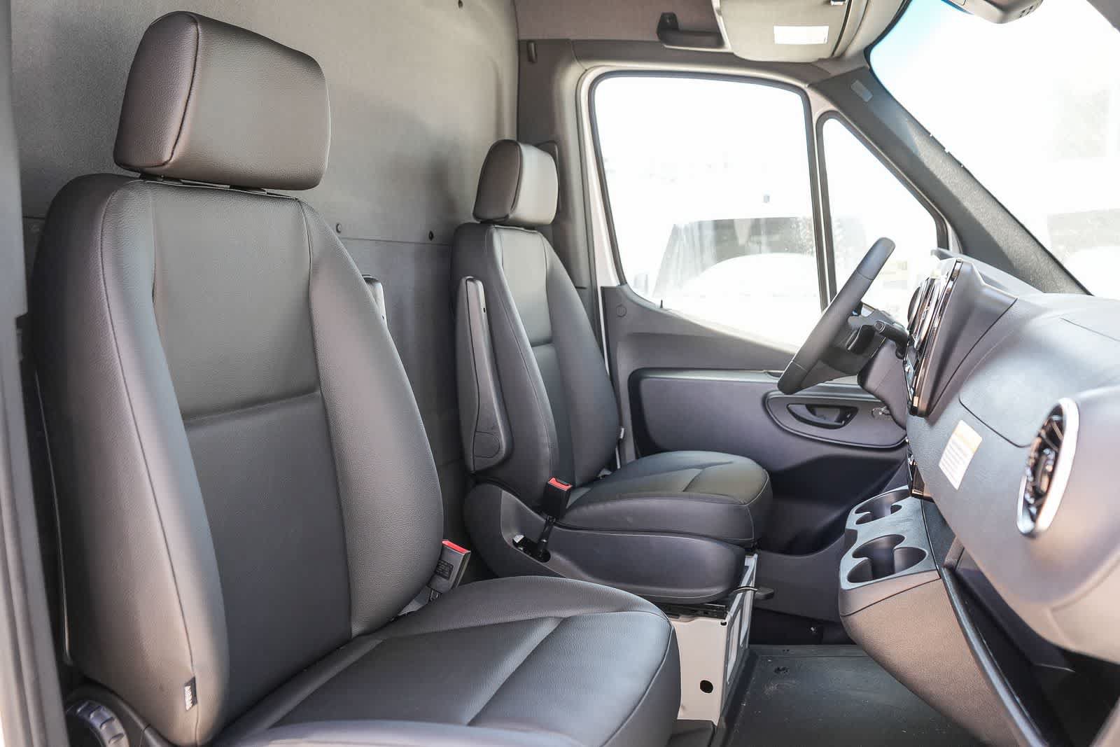 New 2025 Mercedes-Benz eSprinter 170 Cargo image 16