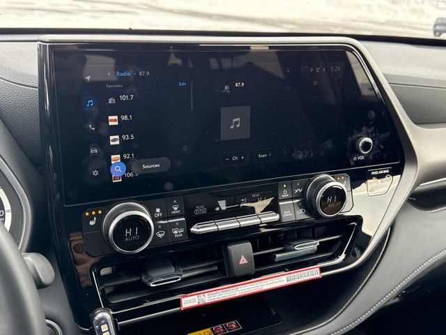 Used 2025 Toyota Highlander XLE image 20