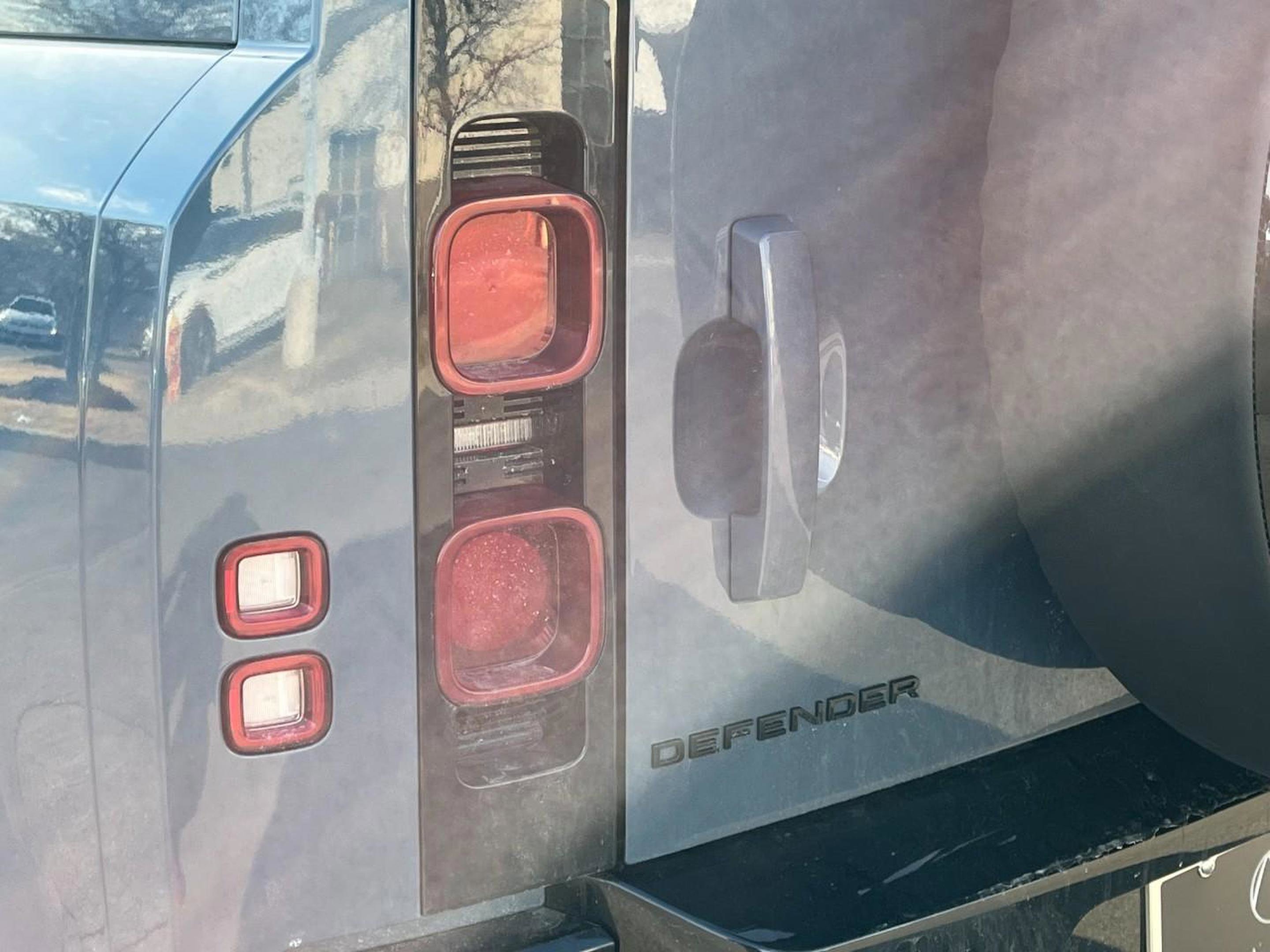 Certified 2025 Land Rover Defender 110 X-Dynamic SE image 11